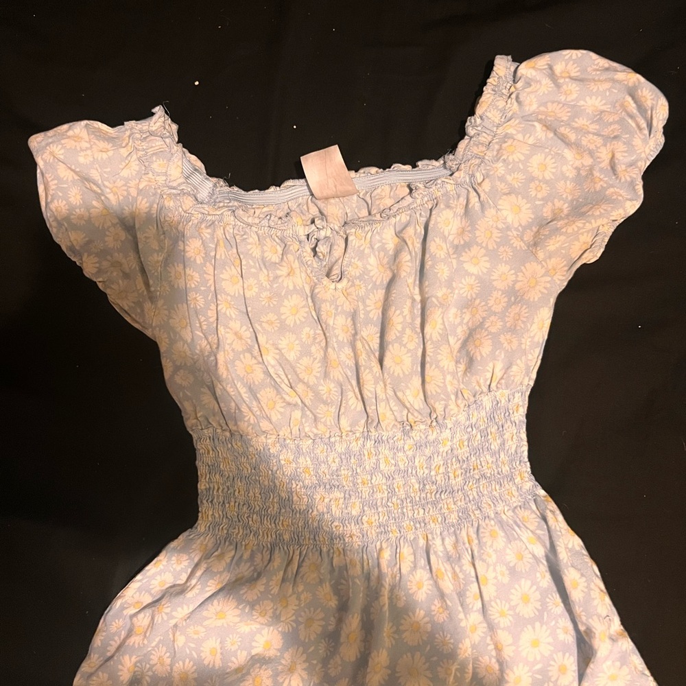 I don’t remember where I got this. Been worn only for family pictures.⚪️🔵🟡